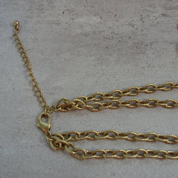 Pretty Floral Statement Necklace and Earrings Set - Picture 5 of 8